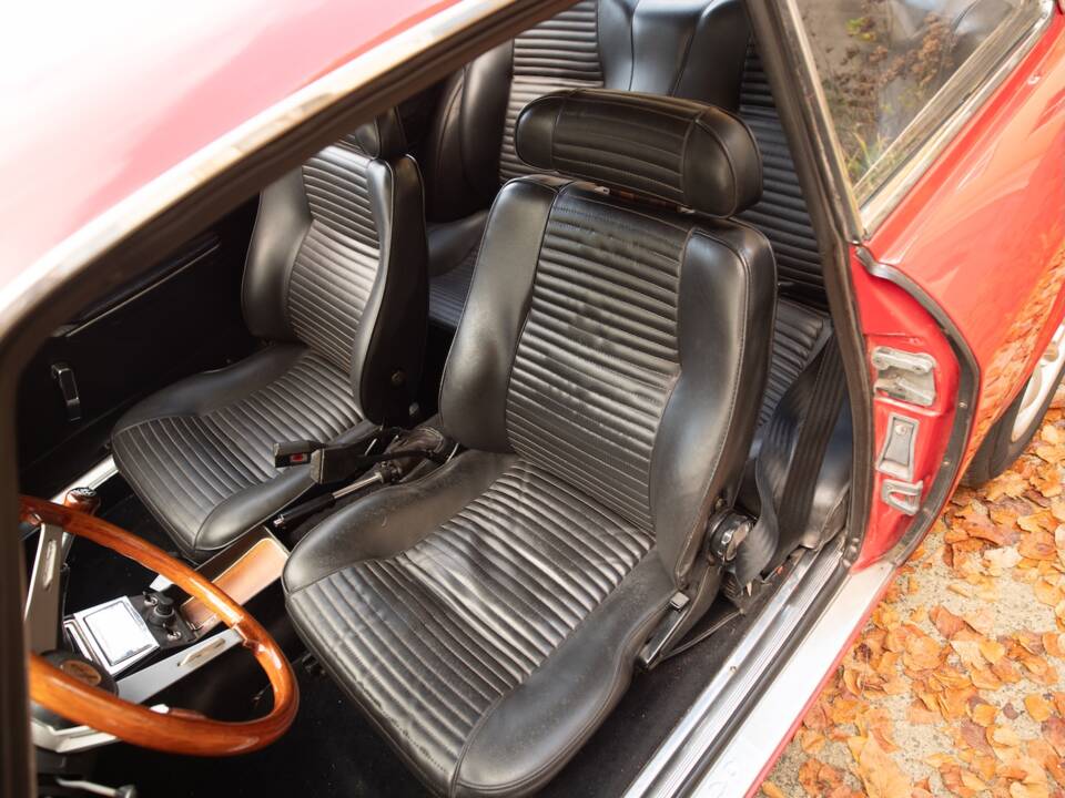 Image 23/28 of Alfa Romeo 2000 GT Veloce (1972)
