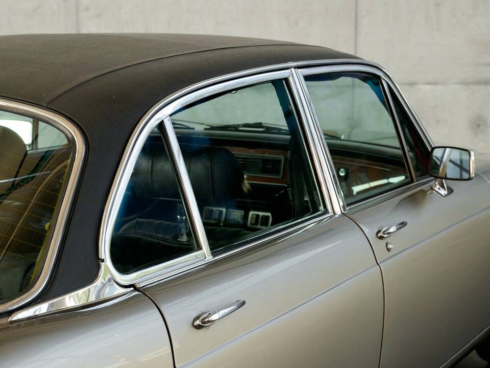 Bild 37/50 von Jaguar XJ 6 L 4.2 (1975)