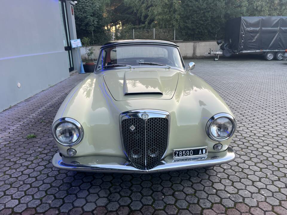 Image 3/63 of Lancia Aurelia B24 Convertible (1958)