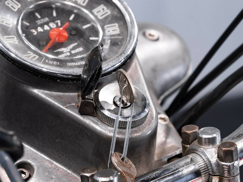 Immagine 23/30 di Moto Guzzi V 7 (1967)