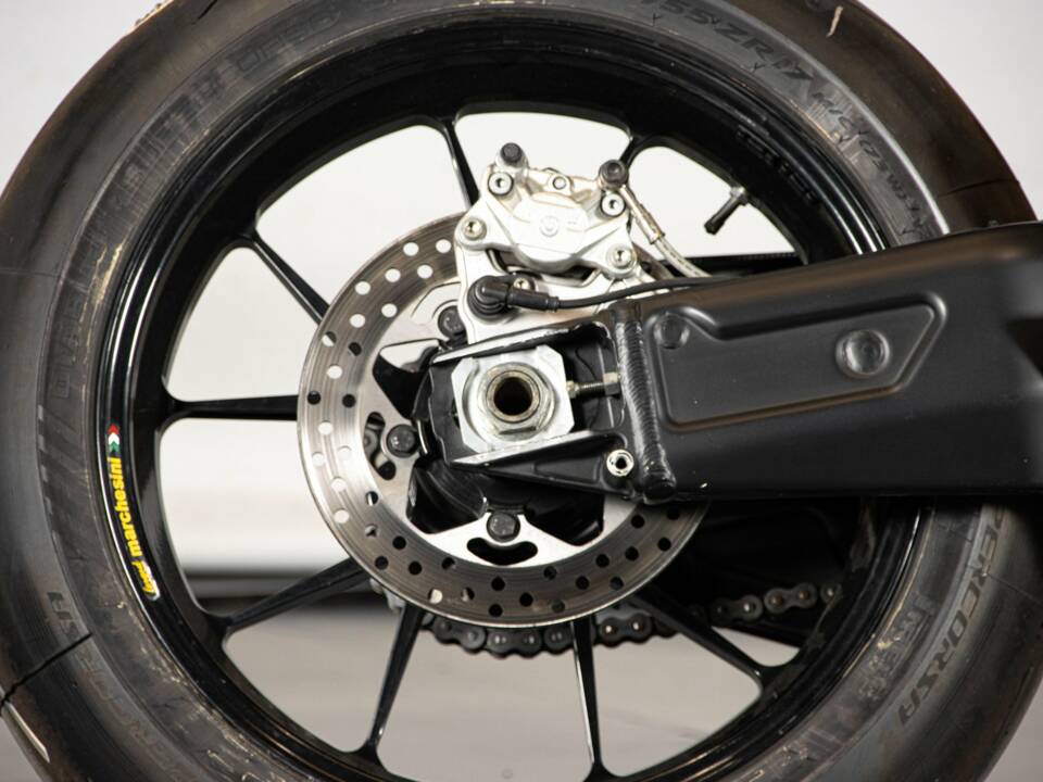 Image 33/50 of Ducati DUMMY (2004)