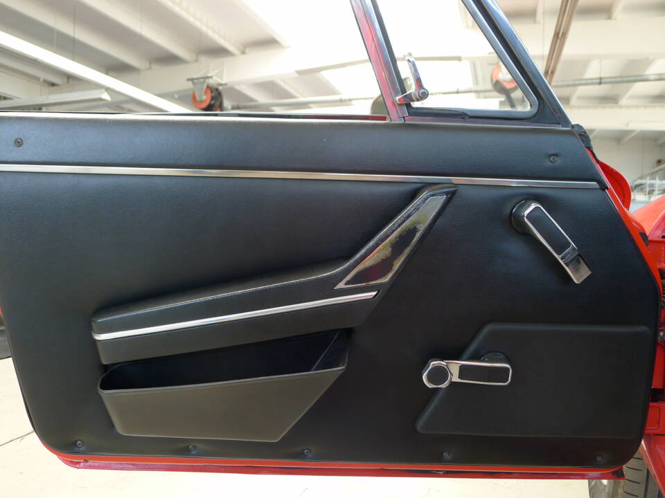 Image 36/36 of Alfa Romeo 2000 Spider Veloce (1982)
