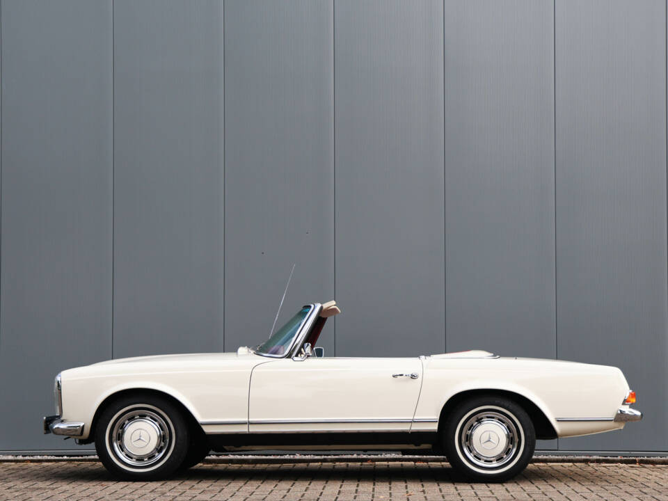 Image 22/56 de Mercedes-Benz 280 SL (1969)