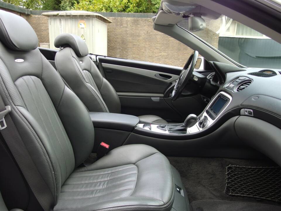 Image 52/97 de Mercedes-Benz SL 55 AMG (2003)