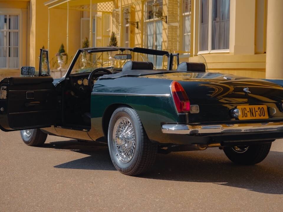 Image 10/50 of MG MGB GT (1974)