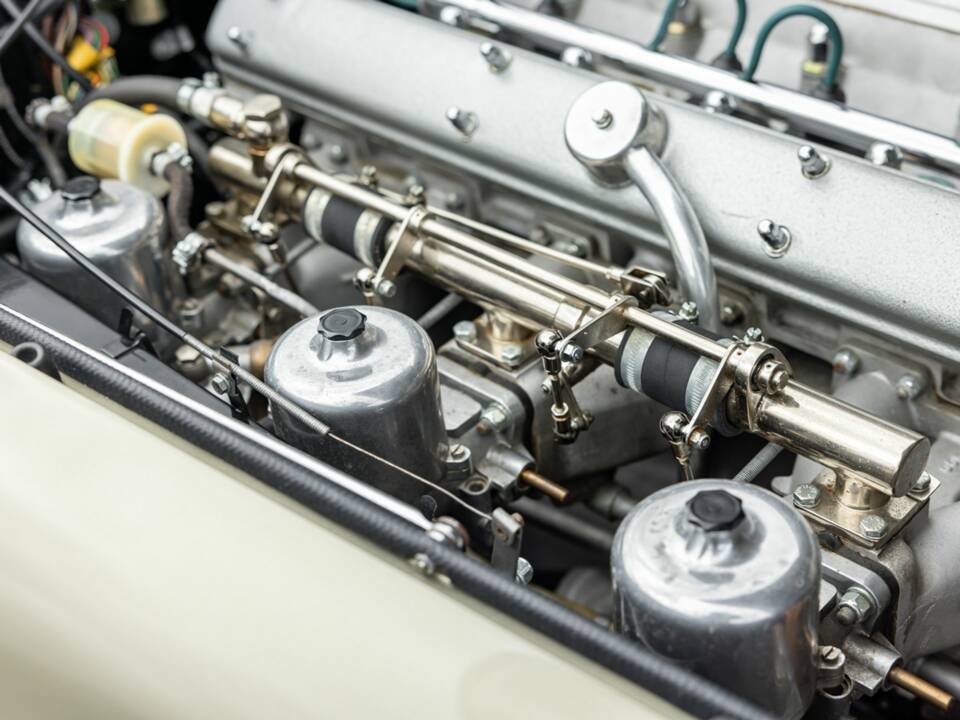 Bild 17/50 von Aston Martin DB 6 Volante (1969)