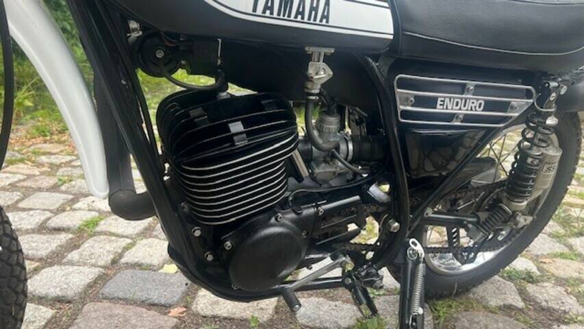 Image 6/10 of Yamaha RD 250 (1976)