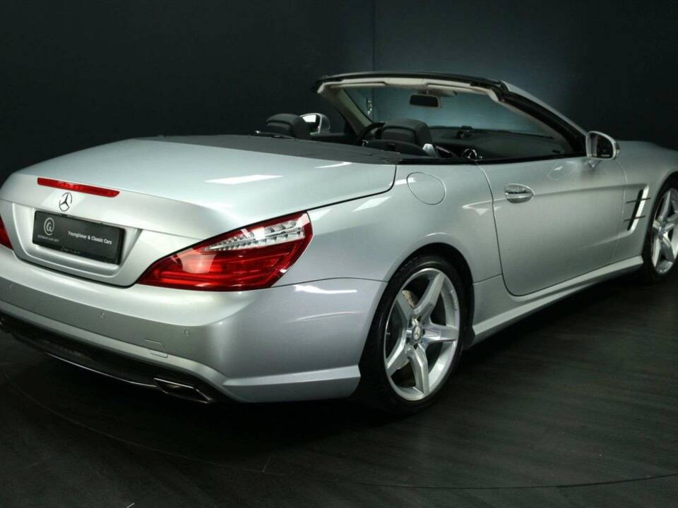 Image 2/50 of Mercedes-Benz SL 500 (2015)