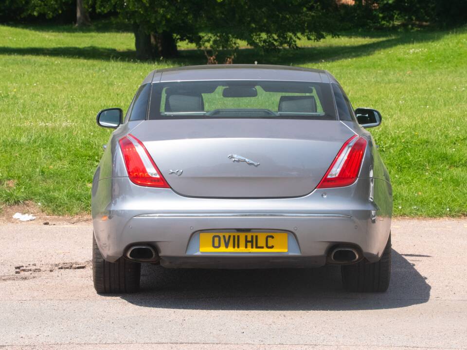 Image 35/50 of Jaguar XJ 5.0 (2011)