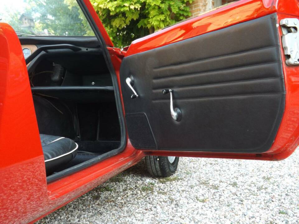 Image 16/50 of Triumph Spitfire Mk III (1968)