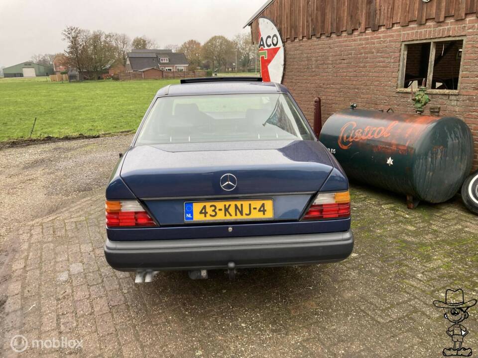 Bild 8/50 von Mercedes-Benz 300 E (1986)