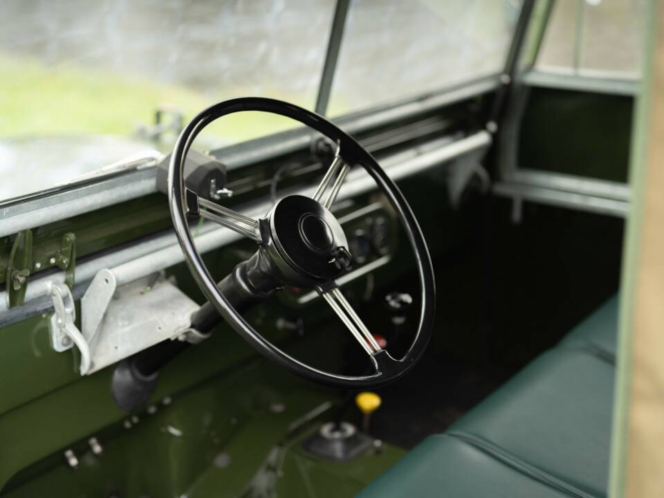 Image 43/50 of Land Rover 80 (1952)