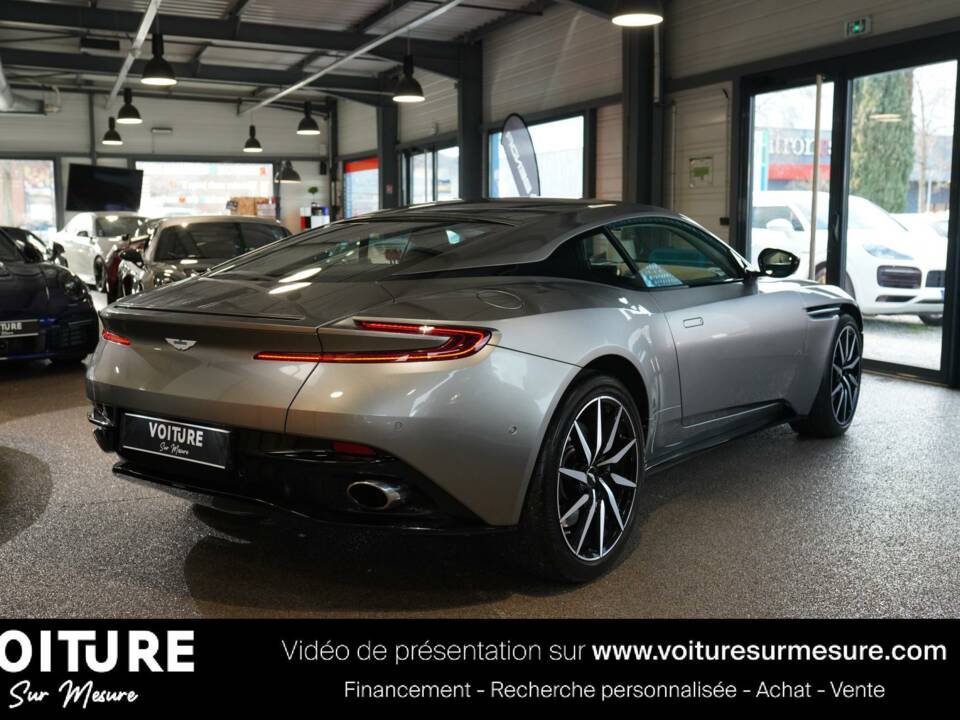 Immagine 2/29 di Aston Martin DB 11 V12 (2018)