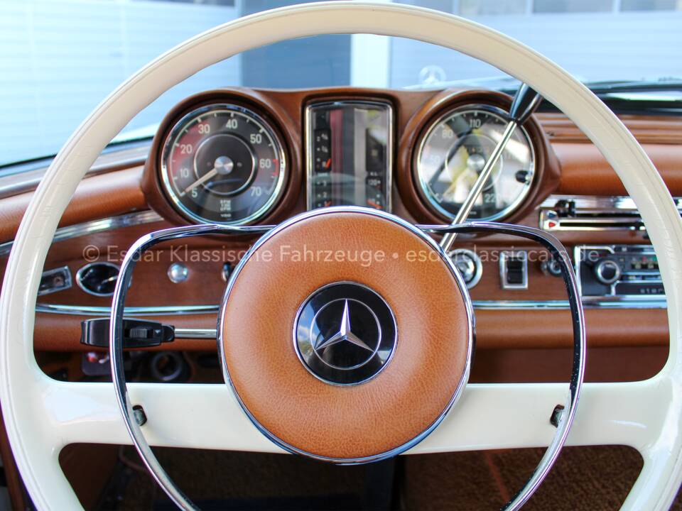 Image 22/32 of Mercedes-Benz 250 SE (1967)
