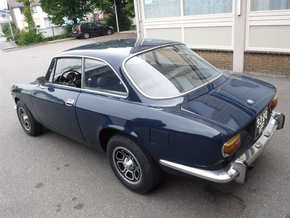 Image 39/39 de Alfa Romeo Giulia 1600 GT Junior (1973)