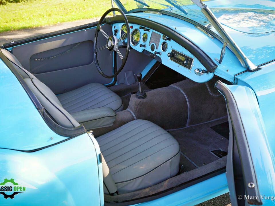 Image 10/46 of MG MGA 1500 (1957)