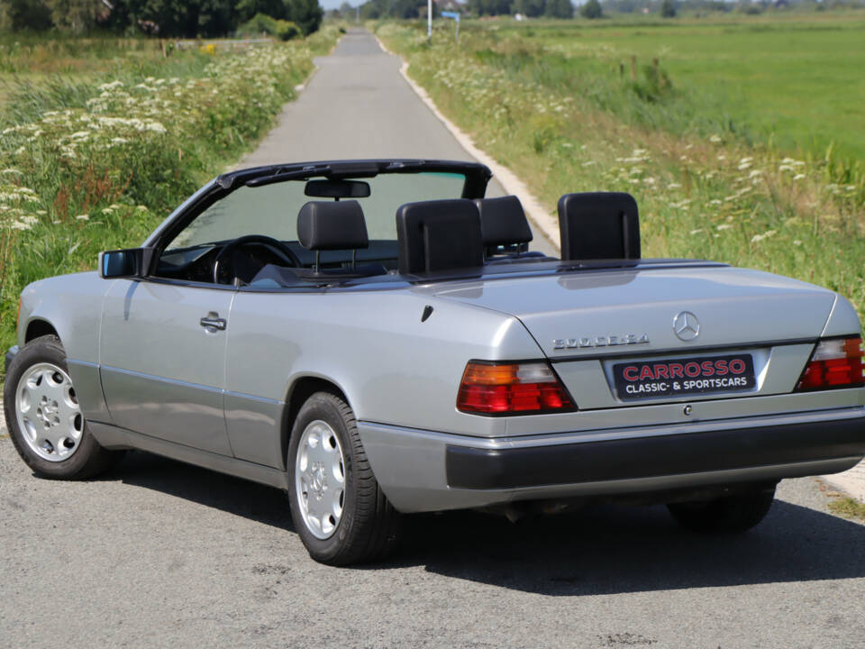 Bild 33/39 von Mercedes-Benz 300 CE-24 (1992)