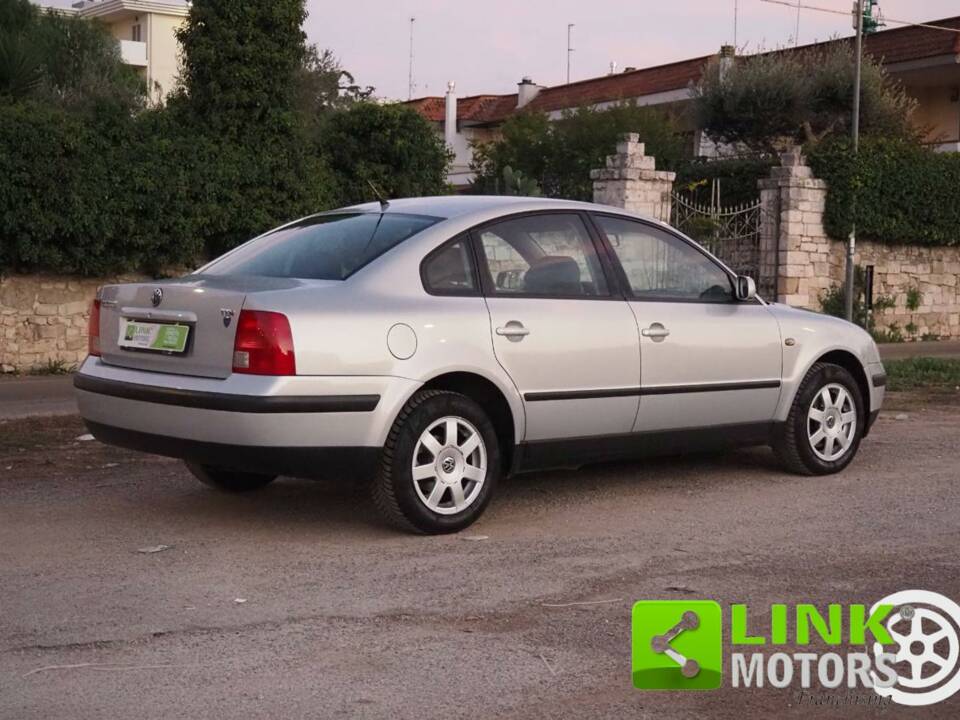 Bild 2/10 von Volkswagen Passat Variant 1.9 TDI (1998)