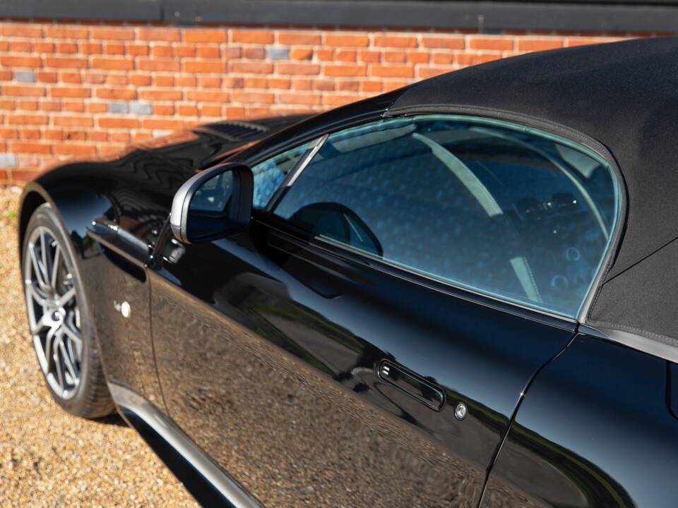 Bild 30/68 von Aston Martin V12 Vantage S (2018)