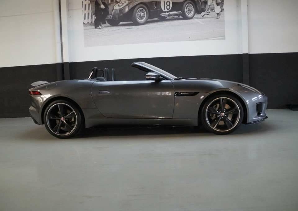 Image 2/50 of Jaguar F-Type (2019)