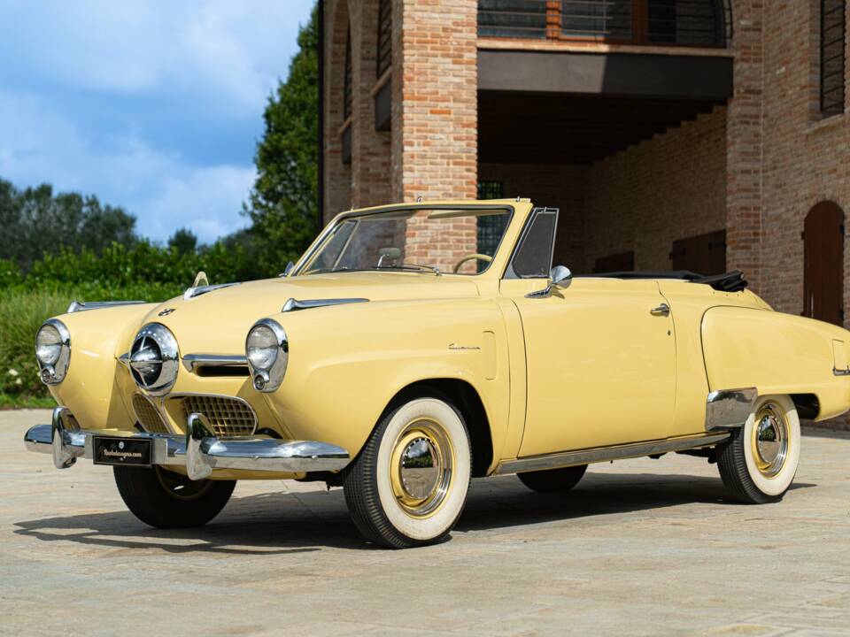 Image 1/50 of Studebaker Champion Regal DeLuxe Convertible (1950)