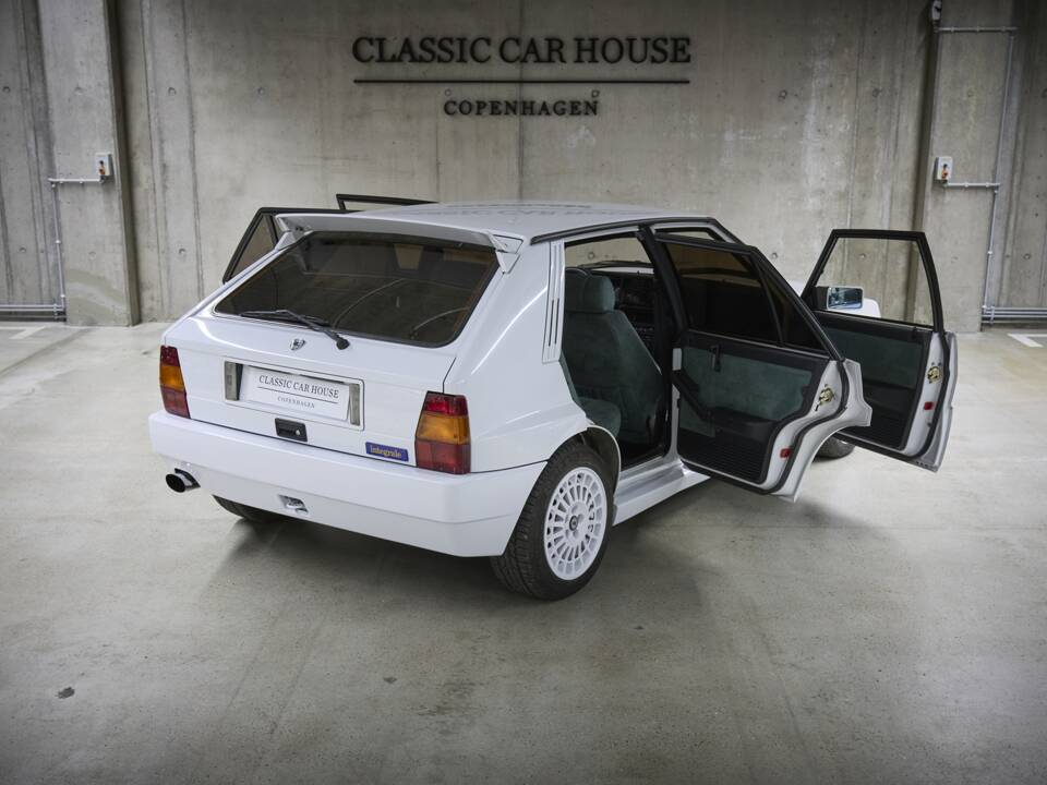 Image 59/93 of Lancia Delta HF Integrale Evoluzione I (1992)