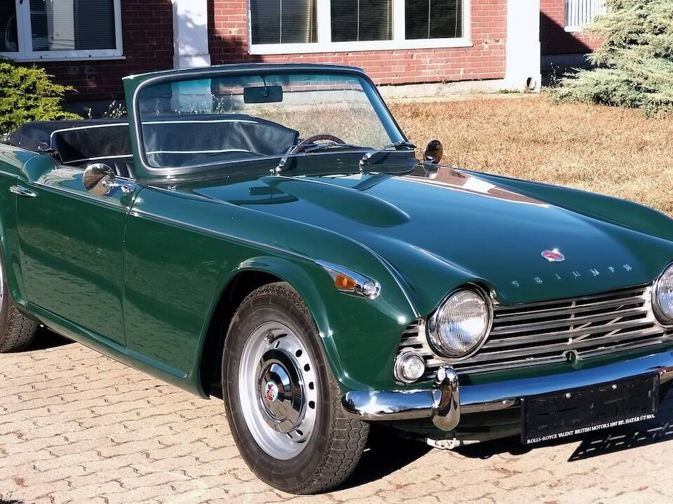 Image 2/10 of Triumph TR 4 (1965)