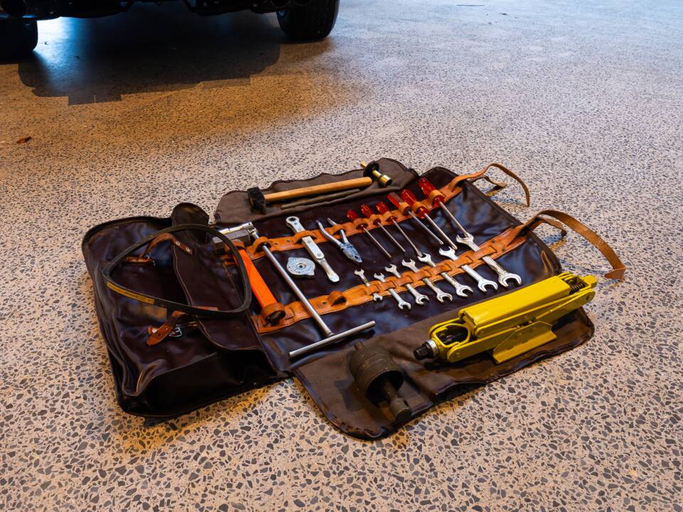 Image 55/74 of Ferrari 365 GTB/4 Daytona (1971)