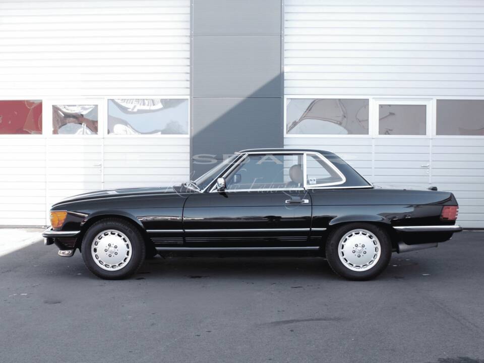 Image 23/23 of Mercedes-Benz 560 SL (1989)