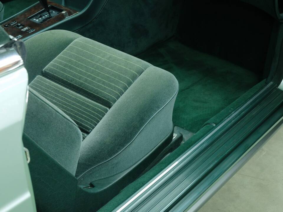 Bild 33/50 von Mercedes-Benz 500 SEC (1988)