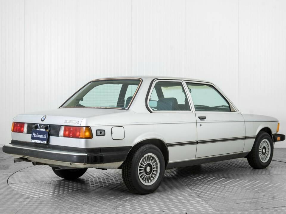 Bild 2/50 von BMW 320i (1981)