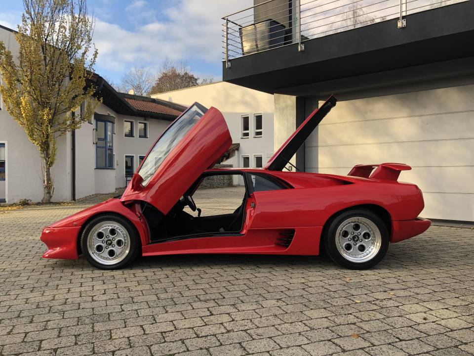 Imagen 2/43 de Lamborghini Diablo VT (1994)