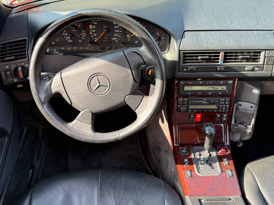 Image 21/29 de Mercedes-Benz SL 280 (1996)