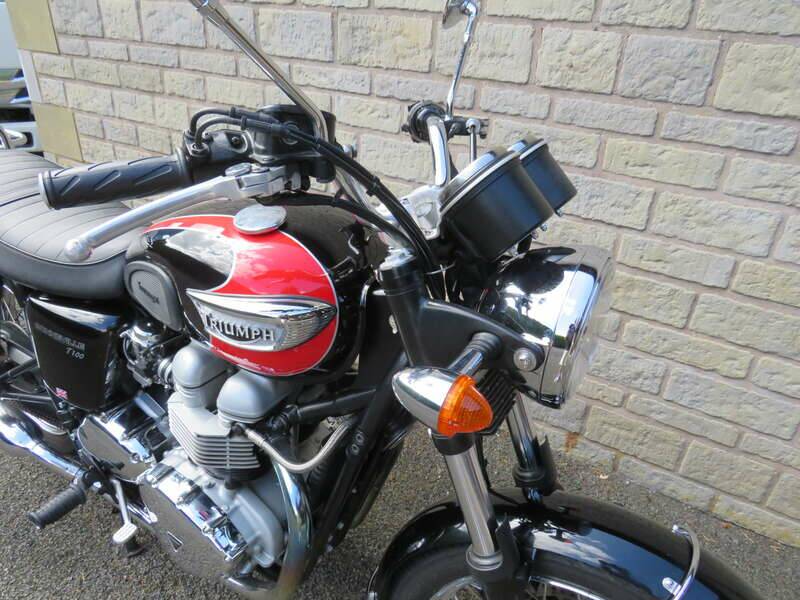 Image 5/39 of Triumph Bonneville T100 (2005)