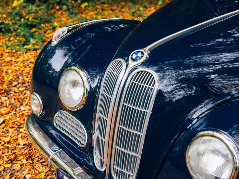 Image 40/199 of BMW 502 - 3.2 Litre (1961)