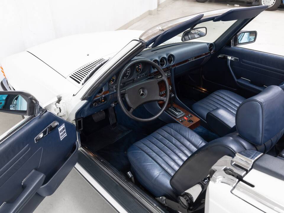 Image 11/35 de Mercedes-Benz 500 SL (1984)