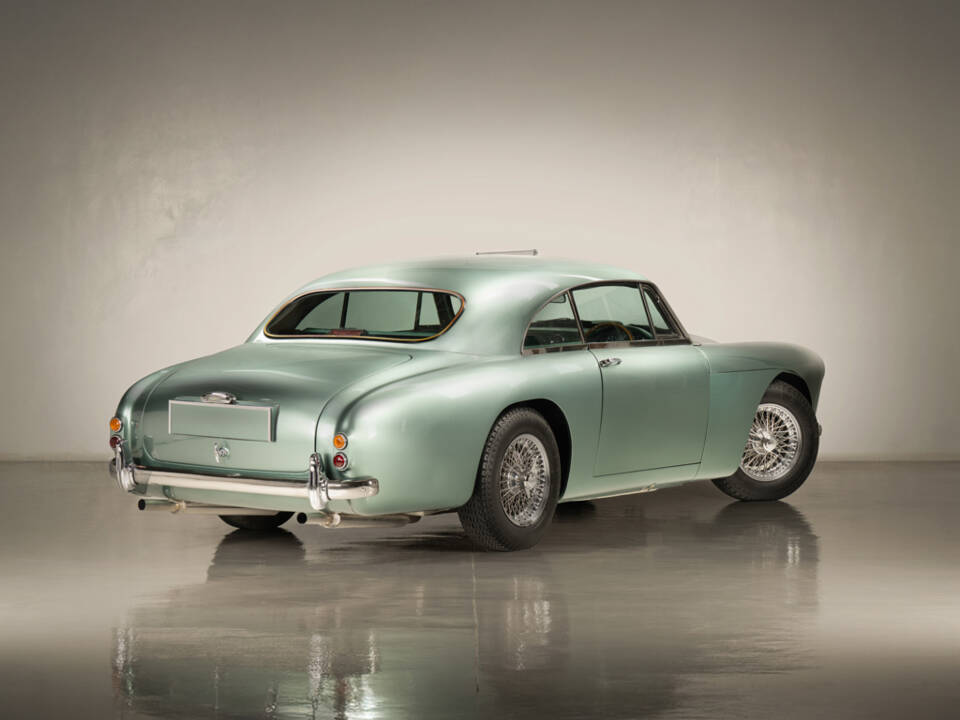 Immagine 2/30 di Aston Martin DB 4 Prototype (1957)