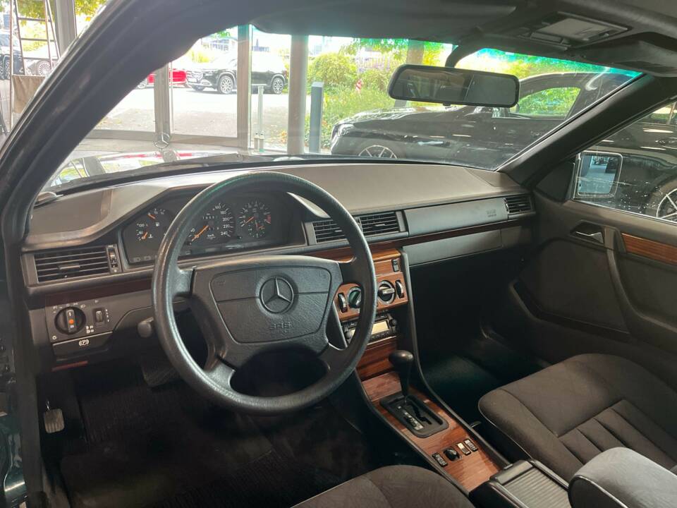 Bild 7/21 von Mercedes-Benz E 200 (1996)