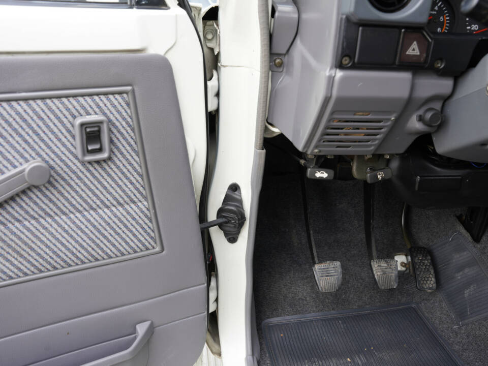 Immagine 45/50 di Toyota Land Cruiser 2.4 LX Turbo (1992)