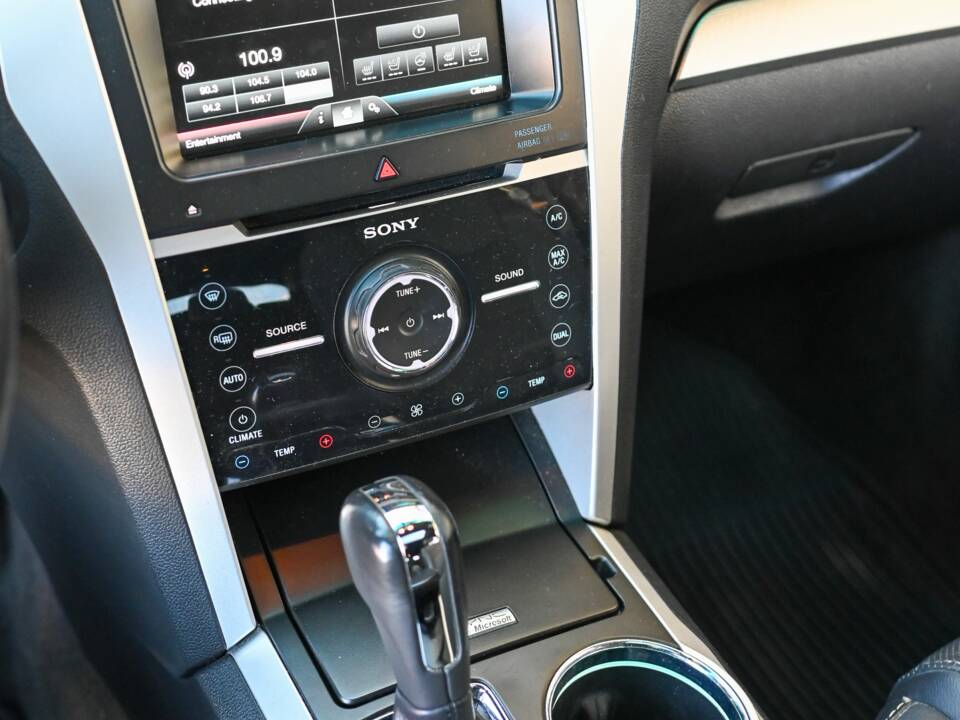 Immagine 14/18 di Ford Explorer 3.5 EcoBoost (2015)