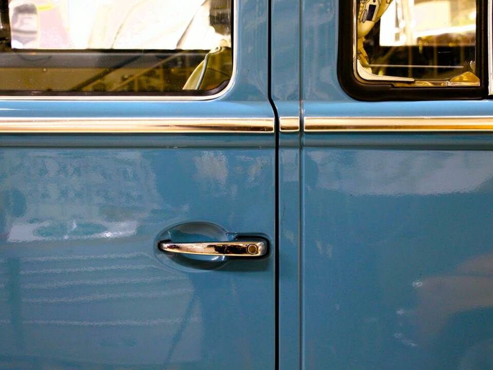 Image 12/33 of Volkswagen T2a minibus (1970)