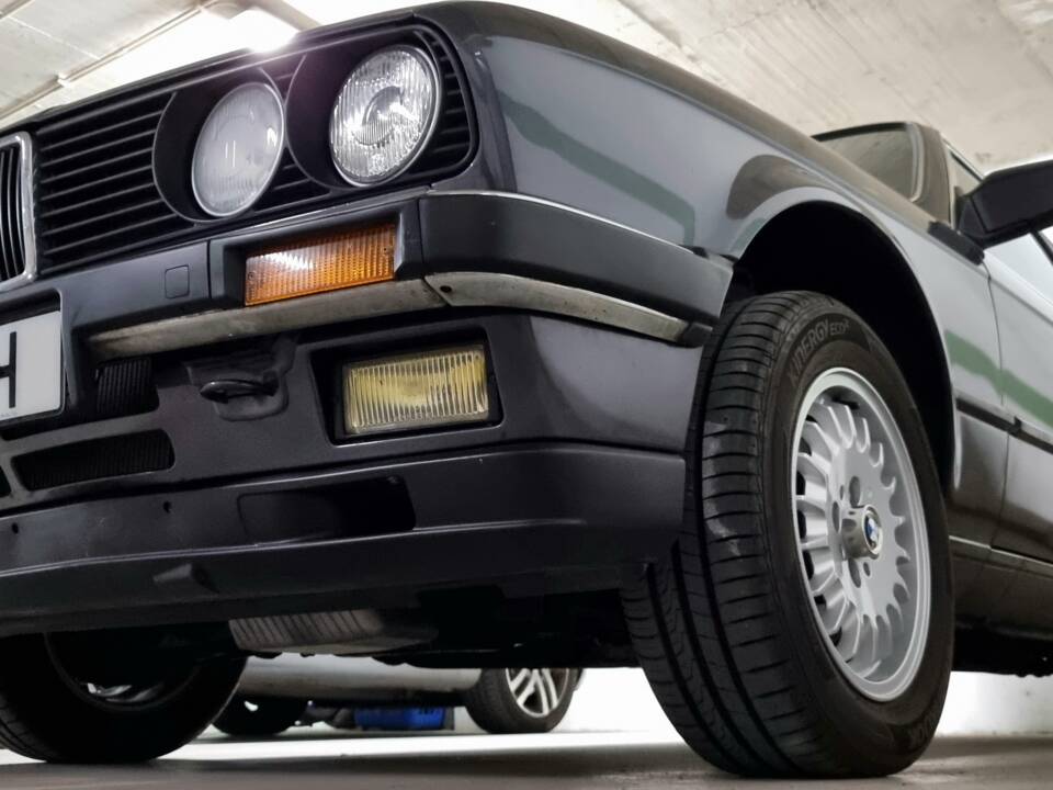 Image 73/100 of BMW 323i (1984)