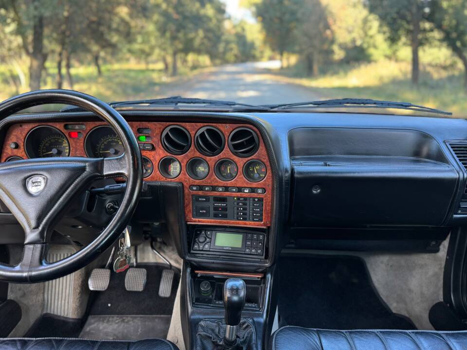 Bild 25/55 von Lancia Thema 8.32 (1991)