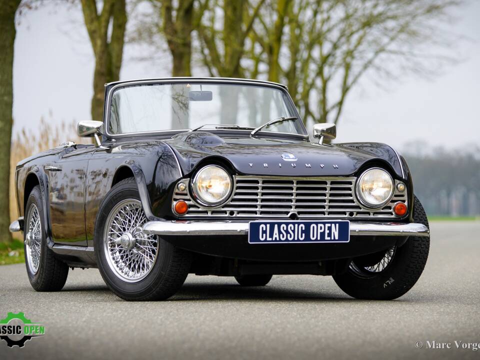 Image 18/37 of Triumph TR 4 (1965)