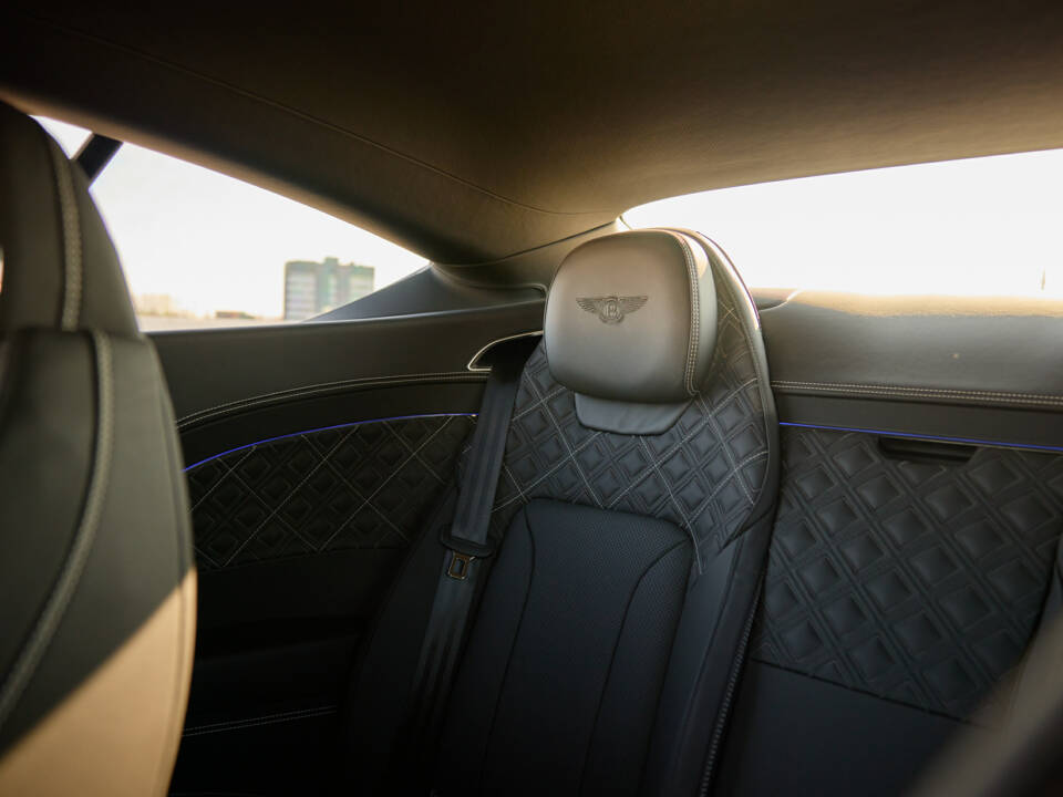 Image 15/19 of Bentley Continental GT (2019)