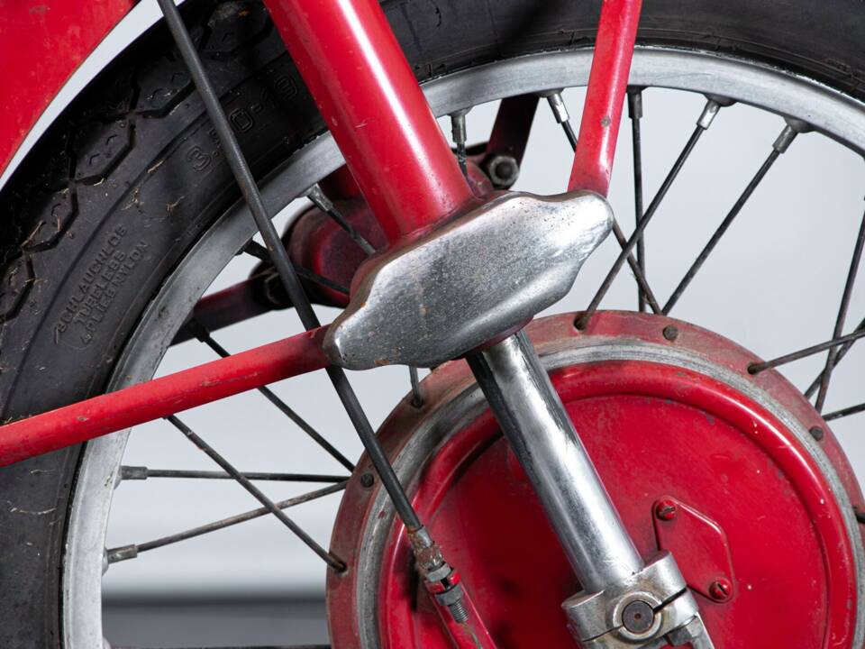 Image 40/50 de Moto Guzzi 250 SS (1950)