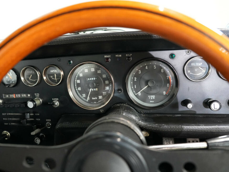 Image 27/32 of Mazda 110 S Cosmo Sport (1968)