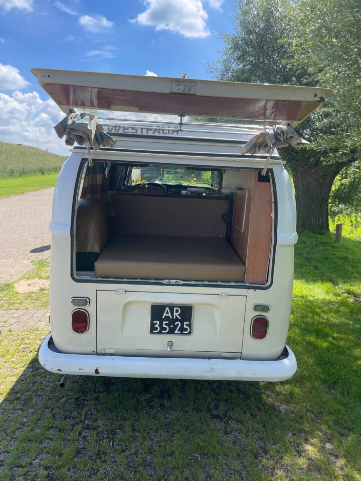Image 4/9 of Volkswagen T2a Westfalia (1971)
