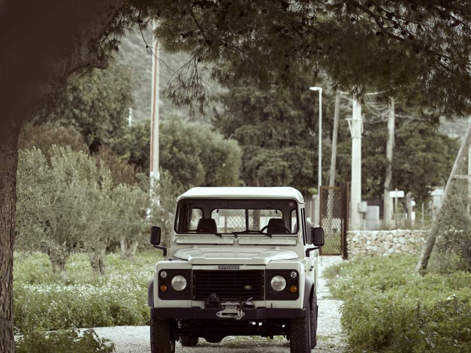 Image 25/32 of Land Rover Defender 130 Td5 Crew Cab (1999)