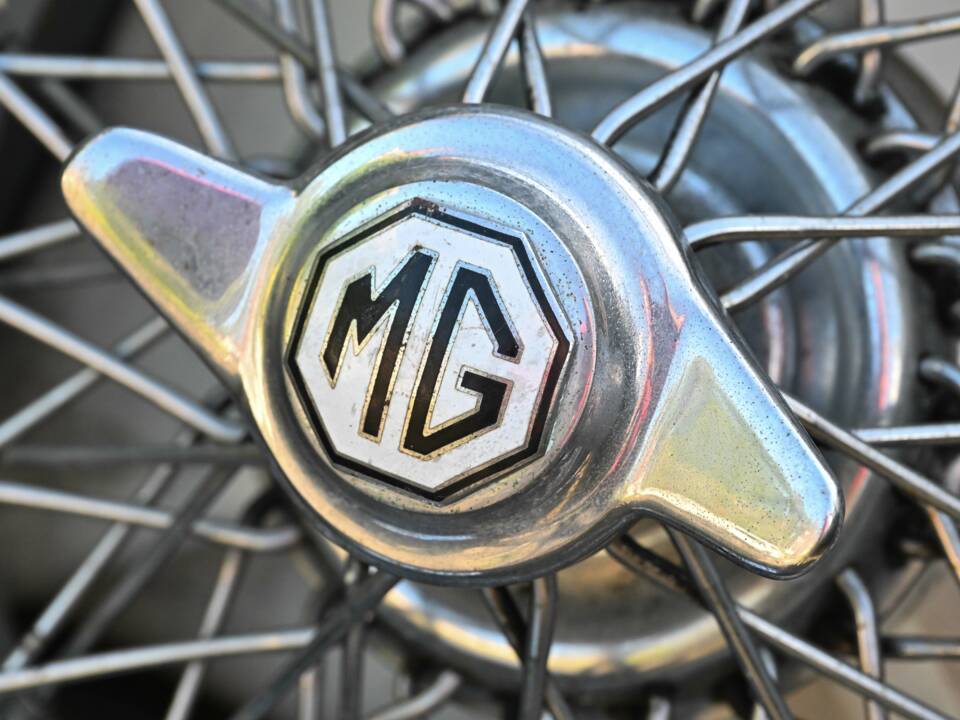 Image 38/50 of MG TF 1500 (1954)